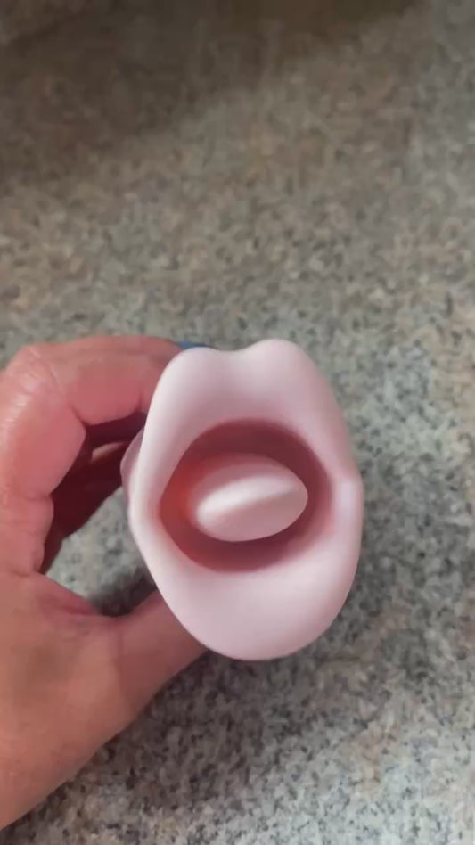 Loveline Kiss Suction and Vibrating Mouth